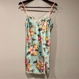 VICTORIA'S SECRET TROPICAL FLORAL Lace NIGHTIE Slip Dress Chemise Size Medium